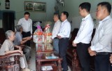 Lãnh đạo tỉnh thăm, tặng quà gia đình chính sách huyện Bắc Tân Uyên
