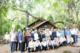 Hành trình “Uống nước nhớ nguồn” của câu lạc bộ sĩ quan hưu trí Công an tỉnh