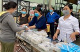 Hội LHPN Bình Chuẩn (Tp.Thuận An): Phối hợp phát khẩu trang, thức ăn miễn phí