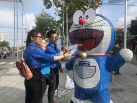 收集塑料垃圾的哆啦A梦模式  为困难儿童筹集善款