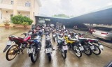 Tạm giữ 37 xe mô tô của nhóm “quái xế” để xử lý