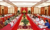 面向越共十三大：越共中央政治局与中央公安党委常委会举行工作座谈会
