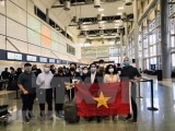 Repatriation flight brings home more Vietnamese from Australia, New Zealand