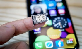 Người dùng iPhone phải thay sim vì iOS 14