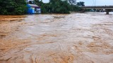 越南中部遭遇严重暴雨洪涝灾害 多地淹没在洪水之中