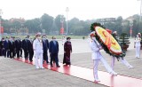 越南民族统一阵线成立90周年：党、国家和祖国阵线领导人拜谒胡志明主席陵墓