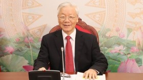 越共中央总书记、国家主席阮富仲与古巴共产党中央委员会第一书记劳尔•卡斯特罗通电话