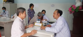Quan tâm chăm sóc sức khỏe người cao tuổi