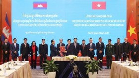 关于越南与柬埔寨陆地边界勘界立碑成果的两项法律文件正式生效