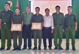 Khen thưởng Công an viên xã Tân Long, huyện Phú Giáo tham gia bắt đối tượng 