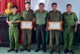 Khen thưởng Công an viên thường trực xã Tân Mỹ, huyện Bắc Tân Uyên tham gia triệt xóa nhiều vụ ma túy
