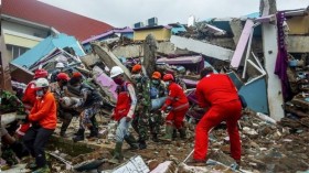 Indonesia: heavy rains hamper rescue of quake victims