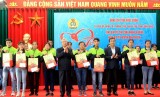 越南领导走访慰问并向贫困户、优抚家庭送上温暖