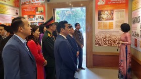 题为“越南共产党历次大会”专题展开展