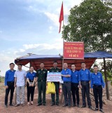 Huyện đoàn Bàu Bàng: Trao tặng công trình thanh niên tại Đồn Biên phòng Lộc Thiện