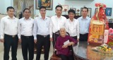 Lãnh đạo UBND tỉnh thăm và tặng quà tết các gia đình chính sách ở huyện Bàu Bàng