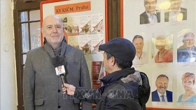 捷克议员相信越南共产党会引领国家走向新的成功