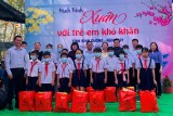 Tặng 120 phần quà xuân cho trẻ em khó khăn huyện Bàu Bàng