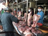 Gần tết, giá thịt heo chợ truyền thống giảm