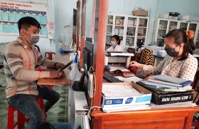 Nghiêm túc làm việc ngày đầu năm