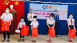 Bac Tan Uyen district Youth’s League coordinates to present gifts to children and workers in hardship