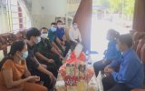 Huyện đoàn Bắc Tân Uyên tổ chức thăm, tặng 13 phần quà cho thanh niên tình nguyện nhập ngũ