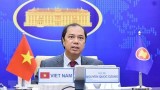越南外交部副部长与泰国外交部常务书记举行视频会谈