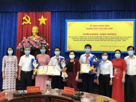 土龙木市：突出表彰在科技竞赛中获得出色成绩的学生