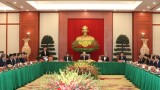 越共第十三届中央政治局与越共第十二届中央政治局委员、书记处书记和中央委员举行见面会