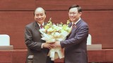 越南国会通过关于免去阮春福的政府总理职务的决议