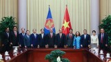 越南国家主席阮春福会见东盟各国驻越南大使和临时代办