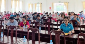 Công đoàn Các khu công nghiệp Bến Cát tổ chức hội nghị thông tin thời sự