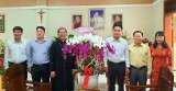 Binh Duong provincial People’s Committee’s leaders visit and congratulate on Bishop Nguyen Tan Tuoc on hí 10-year position