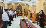 Provincial leaders visit, congratulate provincial Buddhist Shangha’s Executive Board on Buddha’s 2565th birthday