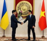 Appointment decision presented to Vietnam’s Honorary Consul General in Ukraine’s Odessa