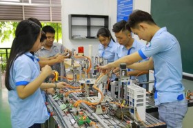 发挥企业革新创新体系中的中心作用