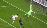 Pháp thắng Đức nhờ bàn phản lưới
