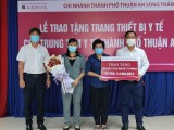 Ủng hộ thiết bị phòng chống dịch cho Trung tâm y tế Thuận An