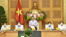 越南政府总理范明正与新闻媒体机构代表举行见面会