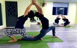 Yoga trực tuyến vì sức khỏe cộng đồng