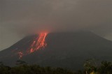 Núi lửa Merapi ở Indonesia phun tro bụi, bay xa tới 3km