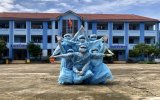 Những “chiến binh áo xanh” trong khu cách ly tập trung
