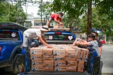 Đội xe tình nguyện hỗ trợ vận chuyển hàng đến các khu cách ly, phong toả