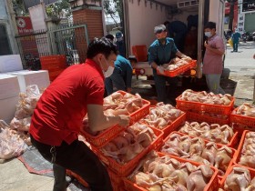 Bình Phước vận chuyển hàng chục tấn thực phẩm ủng hộ Bình Dương phòng, chống Covid-19
