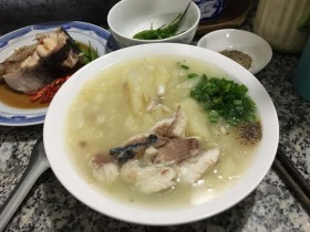 Tấm tắc cùng món cháo khoai mì 'lai' canh