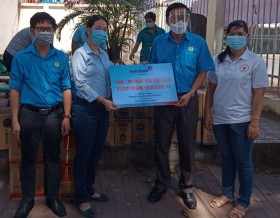 Cùng công nhân lao động vượt qua khó khăn