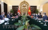 Việt Nam đề nghị Anh ưu tiên hỗ trợ tiếp cận nguồn cung vaccine