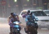 Áp thấp nhiệt đới đổ bộ vào Hải Phòng, Ninh Bình gây mưa lớn diện rộng