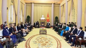 国家主席阮春福会见美国防长奥斯汀