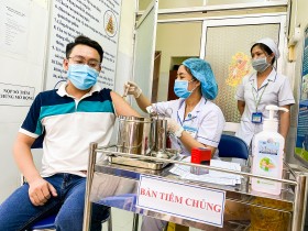 Huy động tổng lực, tăng tốc tiêm vắc xin ngừa Covid-19